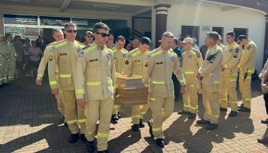 Imagem referente a Sargento do Corpo de Bombeiros é enterrado com honras militares