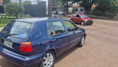 Imagem referente a Golf e Citroën C3 se envolvem em acidente no Bairro Country