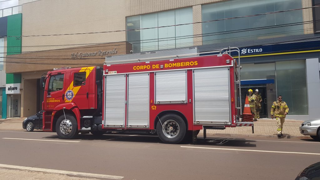 Curto-circuito em ar-condicionado de Banco mobiliza Corpo de Bombeiros