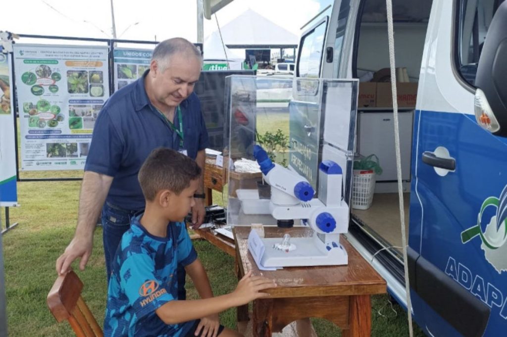 Adapar destaca ações de saúde animal e sanidade vegetal na Expovale 2024