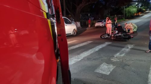 Imagem referente a Motociclista de 29 anos fica ferido em acidente na Rua Rio de Janeiro