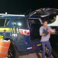 Imagem referente a Fuma fuma fuma: motorista que ia para a praia é preso com maconha na BR-277