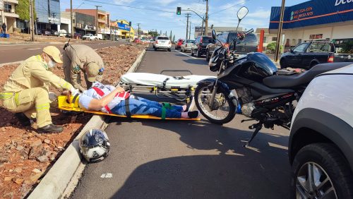 Imagem referente a Kwid e Yamaha se envolvem em colisão na Avenida Carlos Gomes