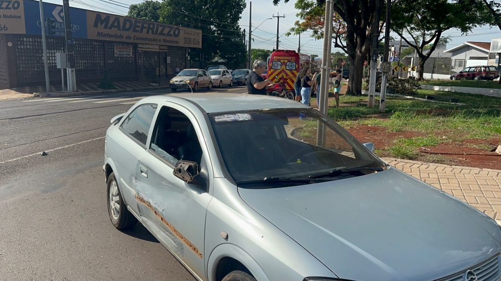 Falcon e Astra se envolvem em colisão na Rua Paranaguá esquina com Rua Jacarezinho