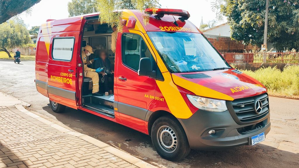 Idosa de 72 anos é socorrida após sofrer queda em residência na Rua Altemar Dutra