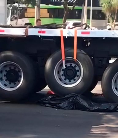 Imagem referente a Motociclista morre após ser atropelado por caminhão