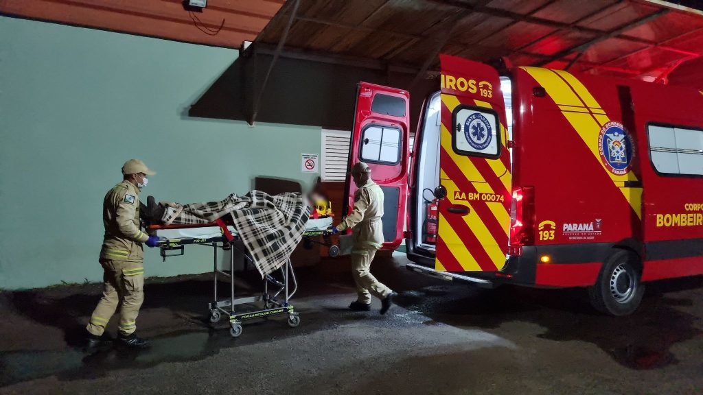 Jovem é socorrido após sofrer queda de 5 metros durante trabalho em Cascavel
