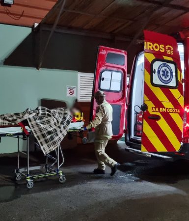 Imagem referente a Jovem é socorrido após sofrer queda de 5 metros durante trabalho em Cascavel