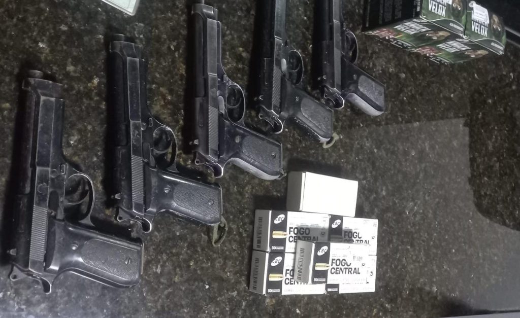 Indivíduo é preso durante ação policial que culminou na recuperação de 5 pistolas extraviadas do Exército