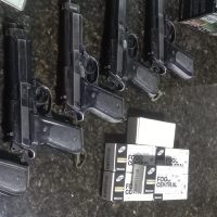 Imagem referente a Indivíduo é preso durante ação policial que culminou na recuperação de 5 pistolas extraviadas do Exército