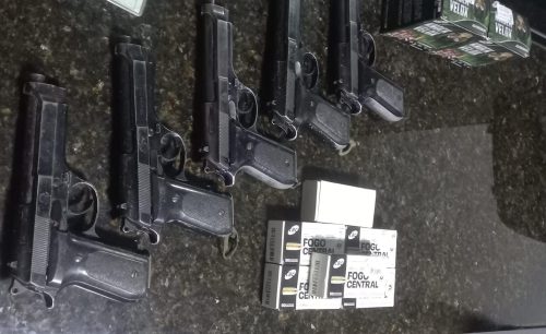 Imagem referente a Indivíduo é preso durante ação policial que culminou na recuperação de 5 pistolas extraviadas do Exército