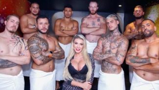 Andressa Urach vai parar no hospital após horas de trabalho duro em gravação com oito homens; veja vídeo dela no hospital