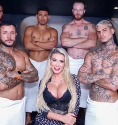 Imagem referente a Andressa Urach vai parar no hospital após horas de trabalho duro em gravação com oito homens; veja vídeo dela no hospital