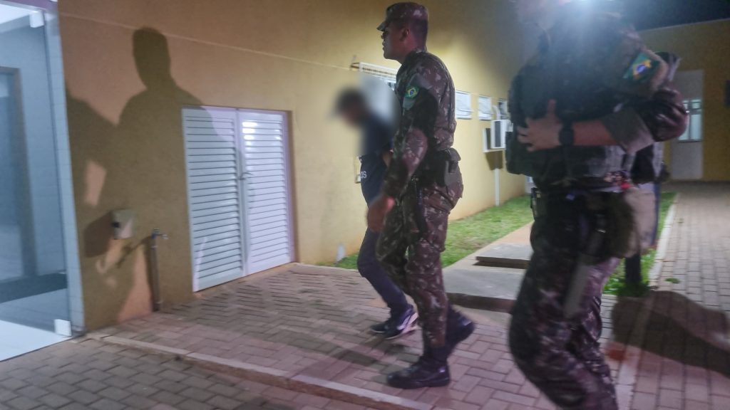 Homem é detido por militares do Exército com 500 gramas de maconha em Cascavel