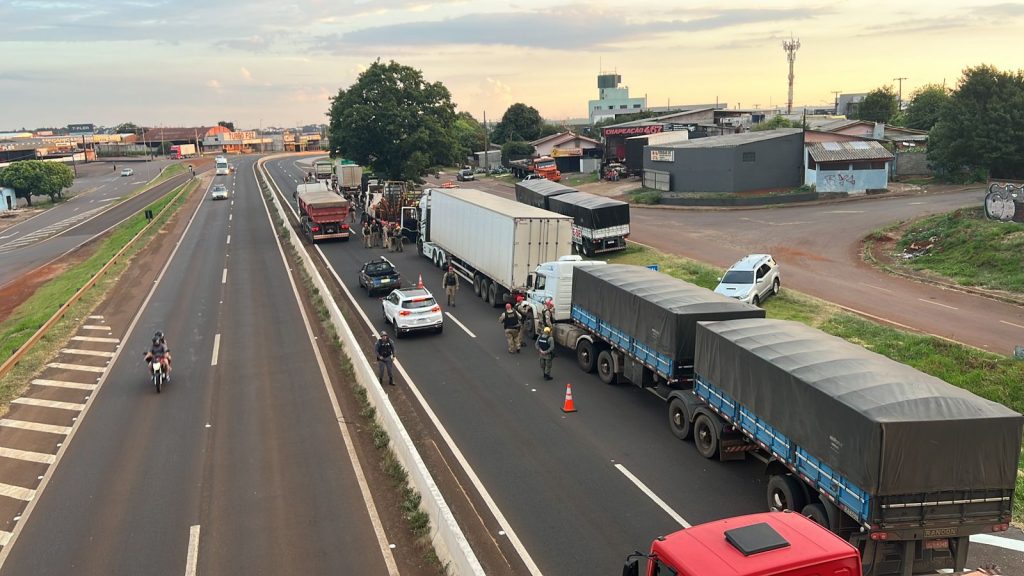 Operação de fiscalização de trânsito flagra 68 infrações na PRC-467 durante o feriado