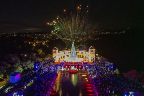 Imagem referente a Maior Natal gratuito do Brasil estreia nesta sexta-feira e aquece turismo em Curitiba