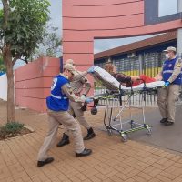 Imagem referente a Mulher é socorrida após sofrer queda no Colégio Estadual Jardim Santa Cruz