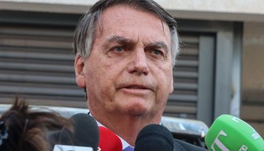 Imagem referente a Indiciado, Bolsonaro diz que Moraes “faz tudo o que não diz a lei”