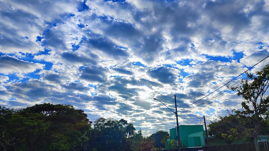 Clima permanece instável nesta quinta-feira em Cascavel; faz máxima de 27°C e pode chover