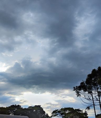 Imagem referente a Sexta-feira com sol entre nuvens e possibilidade de chuva em Cascavel