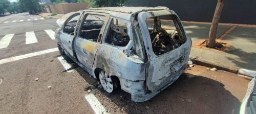 Imagem referente a Carro possivelmente utilizado em homicídio é encontrado incendiado, em Toledo