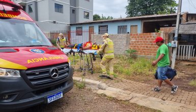 Imagem referente a Homem chega em casa após levar facada na cabeça e Siate é acionado