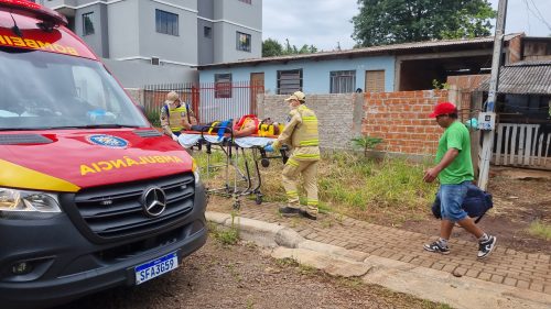 Imagem referente a Homem chega em casa após levar facada na cabeça e Siate é acionado