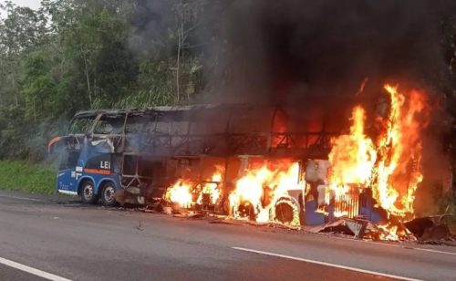 Imagem referente a Passageiro é detido após incêndio criminoso em ônibus