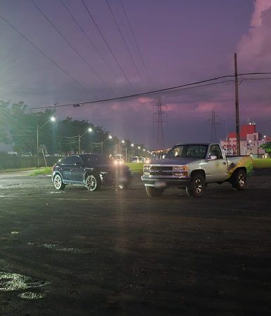 Imagem referente a Forte batida entre caminhonete e Audi é registrada na Avenida das Torres 