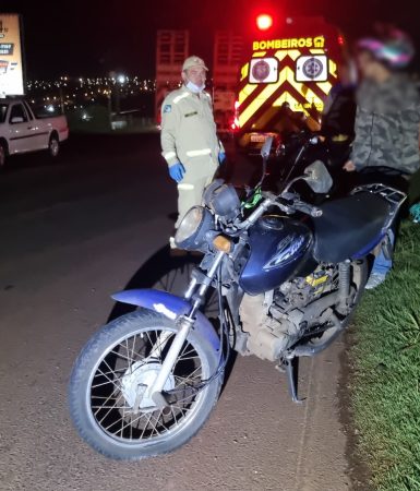 Imagem referente a Motociclista fica ferido em acidente na marginal da BR-277 em Cascavel