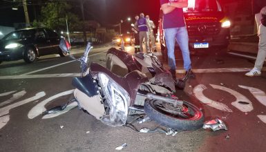 Imagem referente a Motociclista fica ferido em acidente na Avenida Carlos Gomes