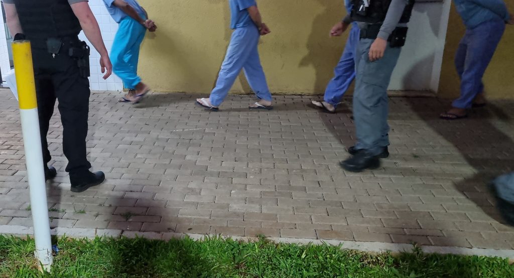 Apenados são encaminhados à Delegacia após homicídio na PETBC