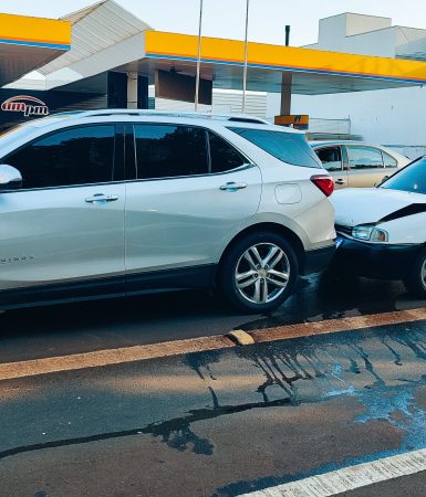 Imagem referente a Equinox e Gol se envolvem em colisão de trânsito na Avenida Brasil