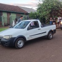 Imagem referente a Ciclista fica ferido ao colidir contra Fiat Strada no Santos Dumont