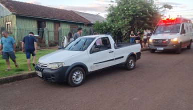 Imagem referente a Ciclista fica ferido ao colidir contra Fiat Strada no Santos Dumont