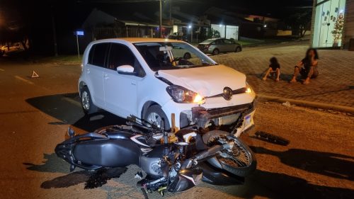 Imagem referente a Motociclista fica ferido ao se envolver em acidente com Volkswagen Up! no Santa Felicidade