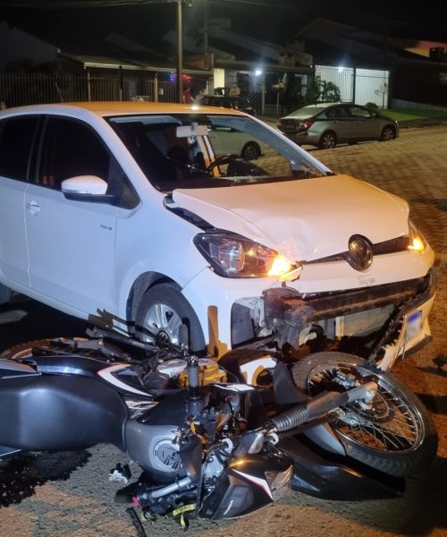 Imagem referente a Motociclista fica ferido ao se envolver em acidente com Volkswagen Up! no Santa Felicidade