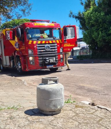 Imagem referente a Bombeiros são mobilizados em princípio de incêndio na Rua Erechim