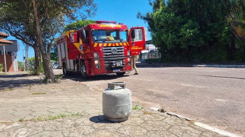 Imagem referente a Bombeiros são mobilizados em princípio de incêndio na Rua Erechim