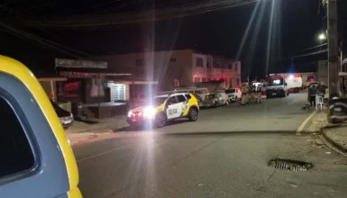 Imagem referente a Ataque a tiros em bar deixa três feridos e um homem morto