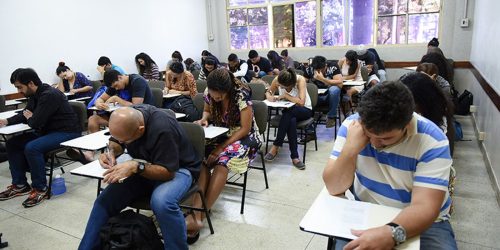 Imagem referente a Estudantes fazem a prova do Enade neste domingo