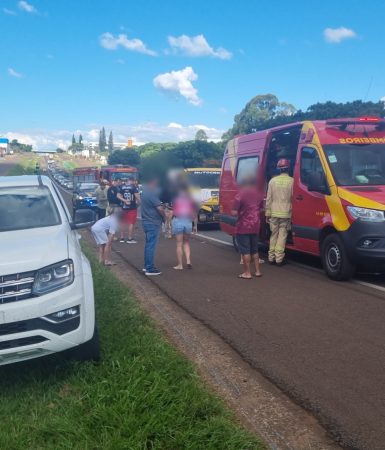 Imagem referente a Motorista fica ferido em batida entre Van e caminhonete na BR-277 em Cascavel