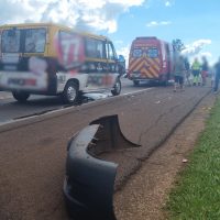 Imagem referente a Casal fica ferido em batida entre Van e caminhonete na BR-277 em Cascavel