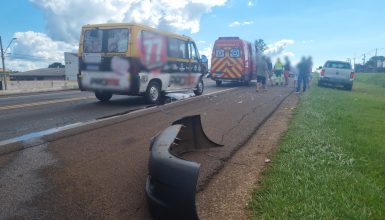 Imagem referente a Casal fica ferido em batida entre Van e caminhonete na BR-277 em Cascavel