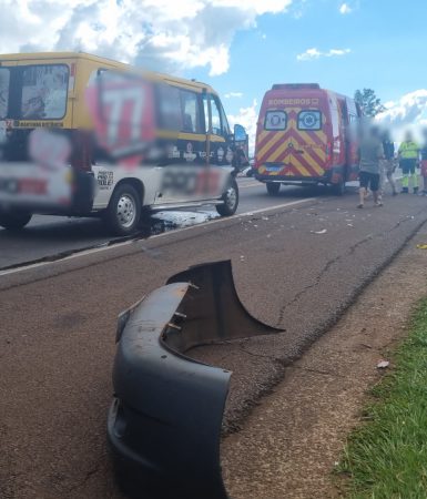 Imagem referente a Casal fica ferido em batida entre Van e caminhonete na BR-277 em Cascavel