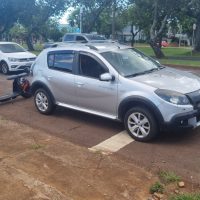 Imagem referente a Moto elétrica e Sandero se envolvem em acidente na Avenida Tancredo Neves