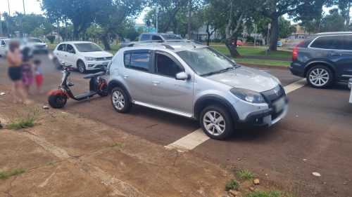 Imagem referente a Moto elétrica e Sandero se envolvem em acidente na Avenida Tancredo Neves