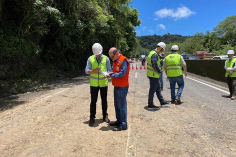 Imagem referente a Defesa Civil Estadual acompanha situação da queda de rochas na BR-277