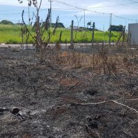 Imagem referente a Bombeiros combatem incêndio no Brasmadeira