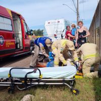 Imagem referente a Motociclista é socorrido pelo Siate após acidente na BR-277 em Cascavel